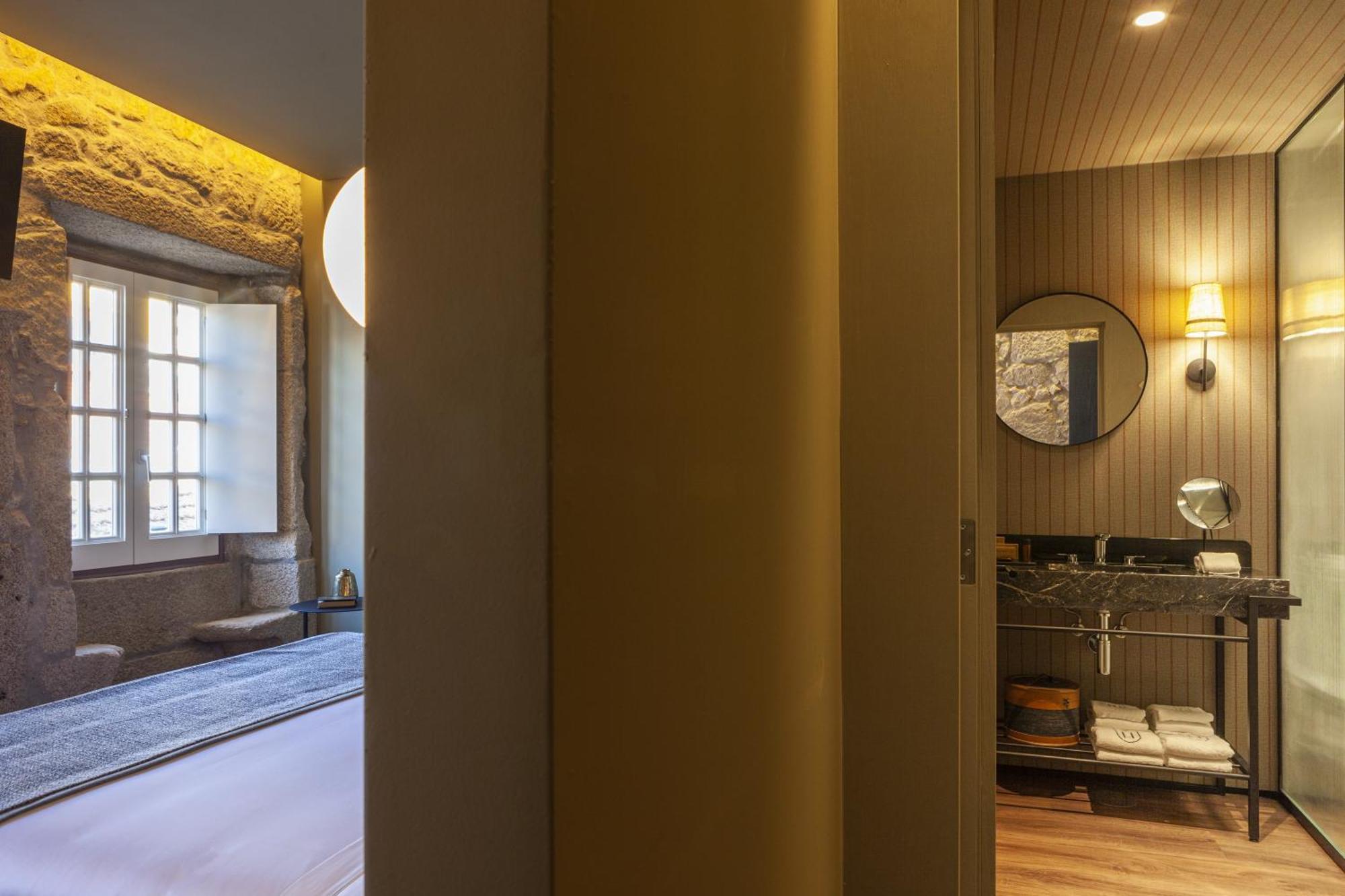 Timbre Virtudes Ξενοδοχείο Πόρτο Εξωτερικό φωτογραφία A bathroom at the hotel